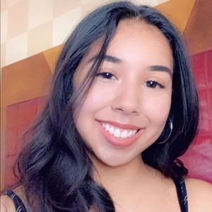 Meet your Posher, Alexis